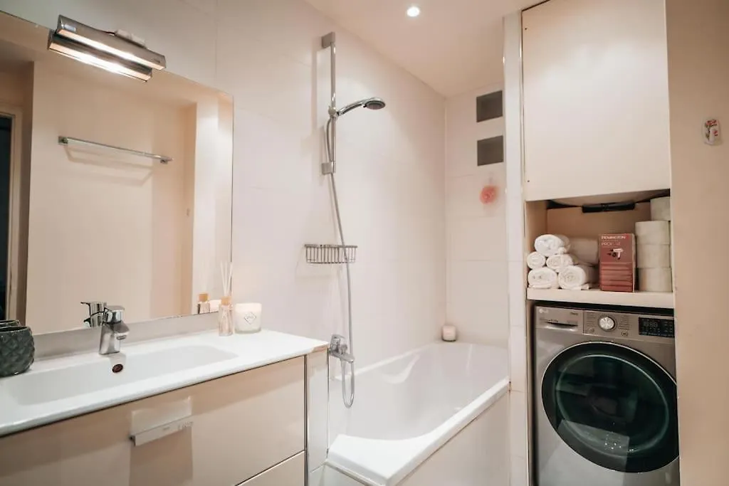 Chambre Entierement Renovee A Paris Montparnasse France